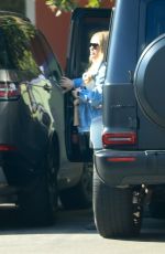 Pregnant HILARY DUFF at a Friend