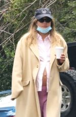 Pregnant SUKI WATERHOUSE and Robert Pattinson Out in Los Angeles 02/24/2024