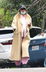 Pregnant SUKI WATERHOUSE and Robert Pattinson Out in Los Angeles 02/24/2024
