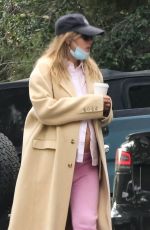 Pregnant SUKI WATERHOUSE and Robert Pattinson Out in Los Angeles 02/24/2024