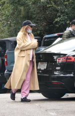 Pregnant SUKI WATERHOUSE and Robert Pattinson Out in Los Angeles 02/24/2024