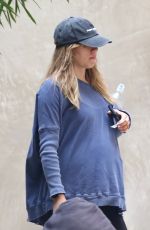 Pregnant SUKI WATERHOUSE Heading to a Gym in Los Angeles 02/02/2024