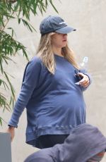 Pregnant SUKI WATERHOUSE Heading to a Gym in Los Angeles 02/02/2024