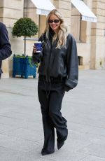 SAMARA WEAVING And Jimmy Warden Out for Coffee in Paris 02/27/2024