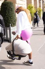 SERENA WWILLIAMS Arrives at Paris Fashion Week 02/27/2024