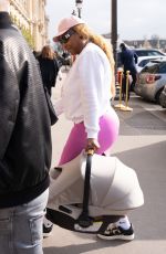 SERENA WWILLIAMS Arrives at Paris Fashion Week 02/27/2024
