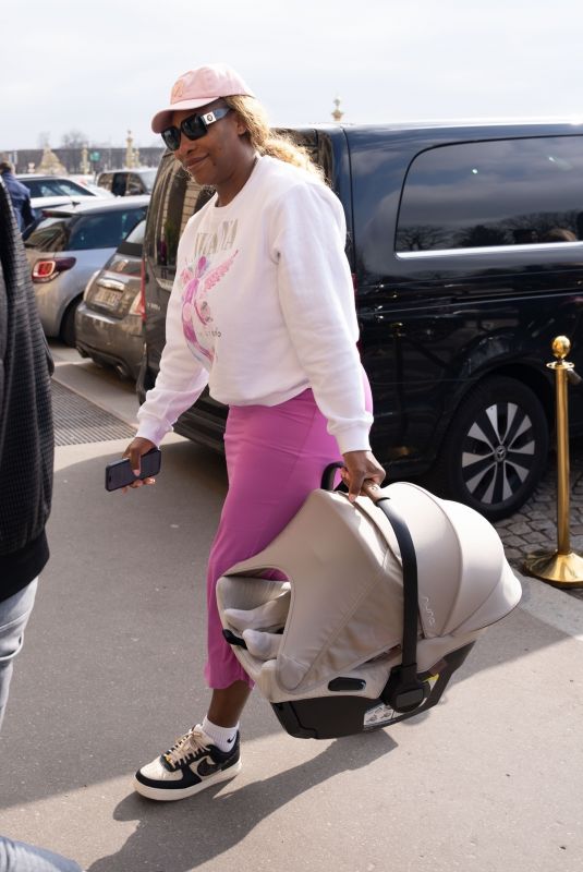 SERENA WWILLIAMS Arrives at Paris Fashion Week 02/27/2024