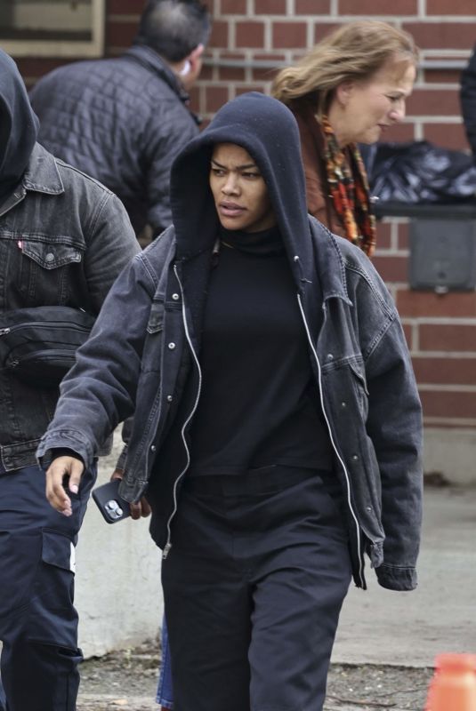 TEYANA TAYLOR on the Set of Pail Thomas Anderson