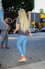 TORI SPELLING Clebrates Friend