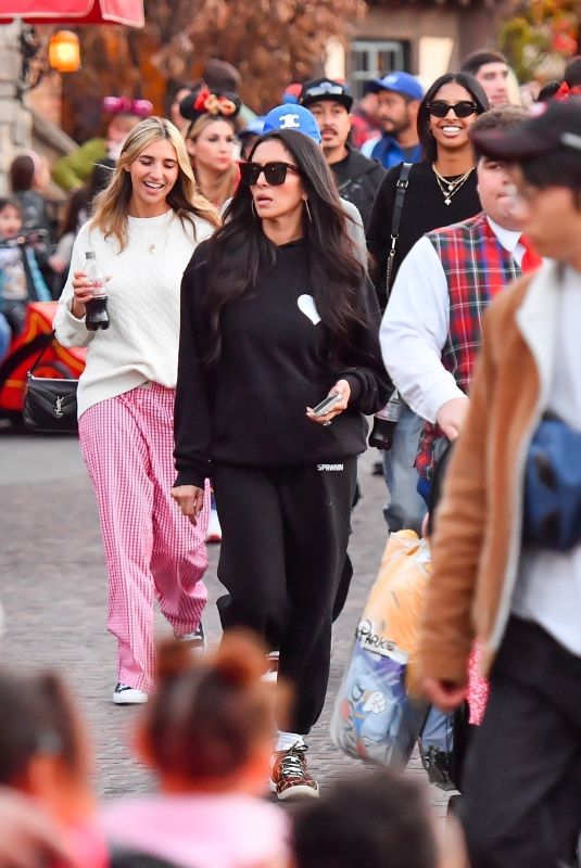 VANESSA BRYANT Out with Family in Anaheim 02/11/2024