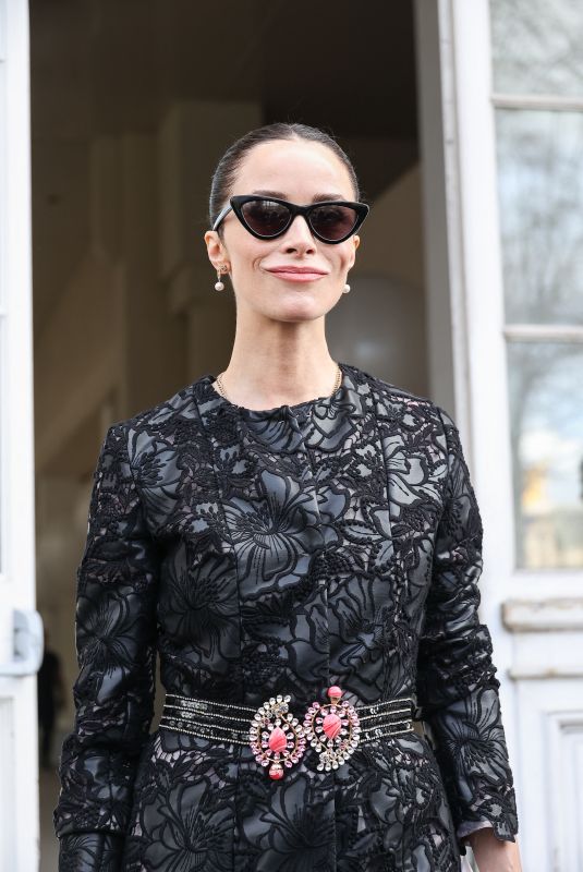 ABIGAIL SPENDER at Giambattista Valli Womenswear Fall/Winter 2024-2025 Show at Paris Fashion Week 03/01/2024
