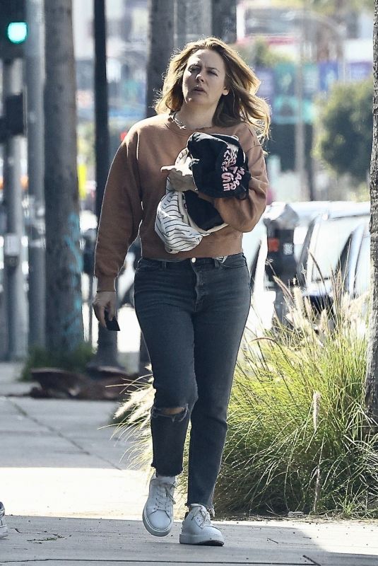 ALICIA SILVERSTONE Shopping at NCJWLA Council Thrift Shop in Los Angeles 03/09/2024