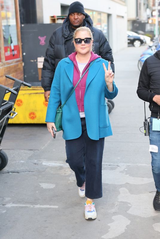 AMY SCHUMER Heading to the Set of Kinda Pregnant 03/18/2024