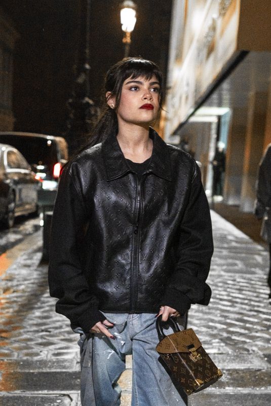 ARIANA GREENBLATT Out at Rue de Rivoli at Paris Fashion Week 03/05/2024