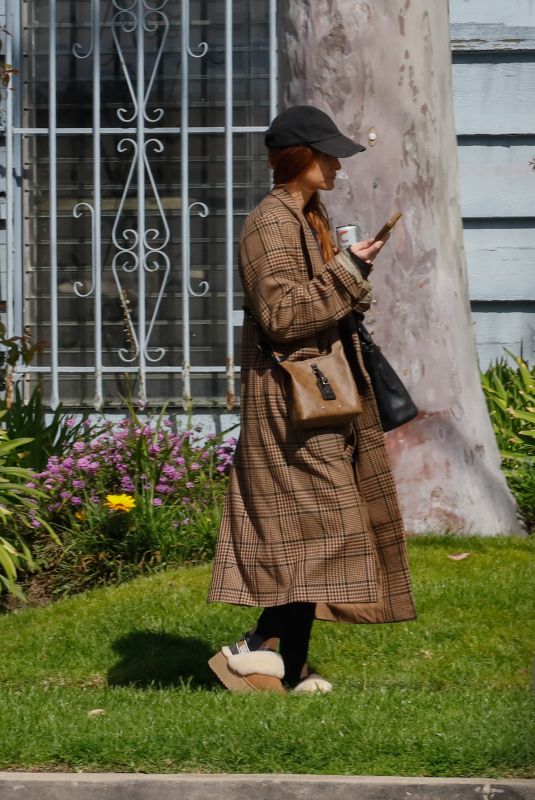 ASHLEE SIMPSON Heading to Her Home in Los Angeles 03/13/2024