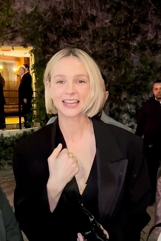 CAREY MULLIGAN Greets Fans at Netflix Pre-Oscar Party in Hollywood 03/09/2024