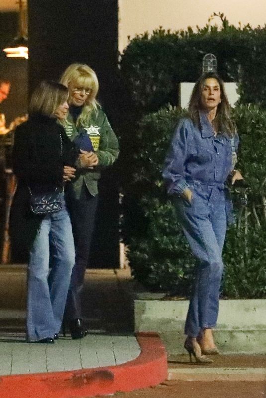 CINDY CRAWFORD Out for Dinner with Friends at Lucky’s Restaurant in Malibu 03/23/2024