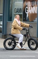 DIANE KRUGER Our Riding Ger Electric Bike in New York 03/06/2024