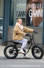DIANE KRUGER Our Riding Ger Electric Bike in New York 03/06/2024
