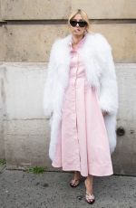 ELEONORA CARISI at Giambattista Valli Womenswear Fall/Winter 2024-2025 Show at Paris Fashion Week 03/01/2024