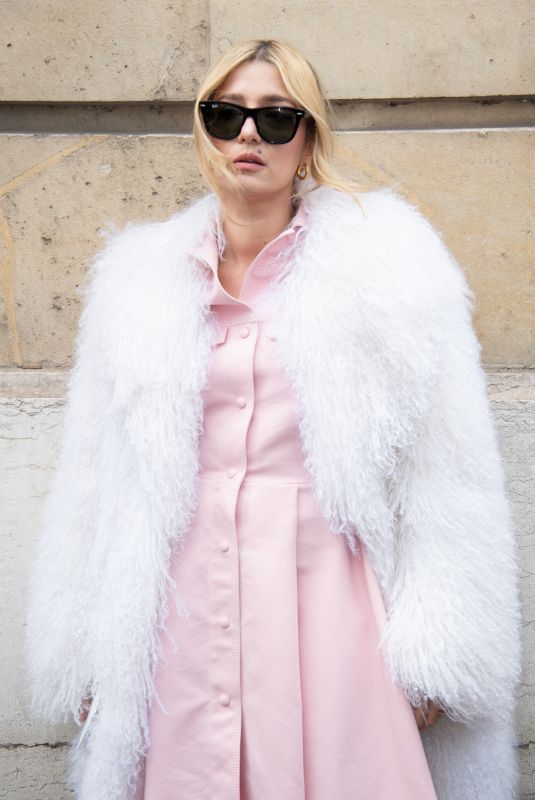 ELEONORA CARISI at Giambattista Valli Womenswear Fall/Winter 2024-2025 Show at Paris Fashion Week 03/01/2024