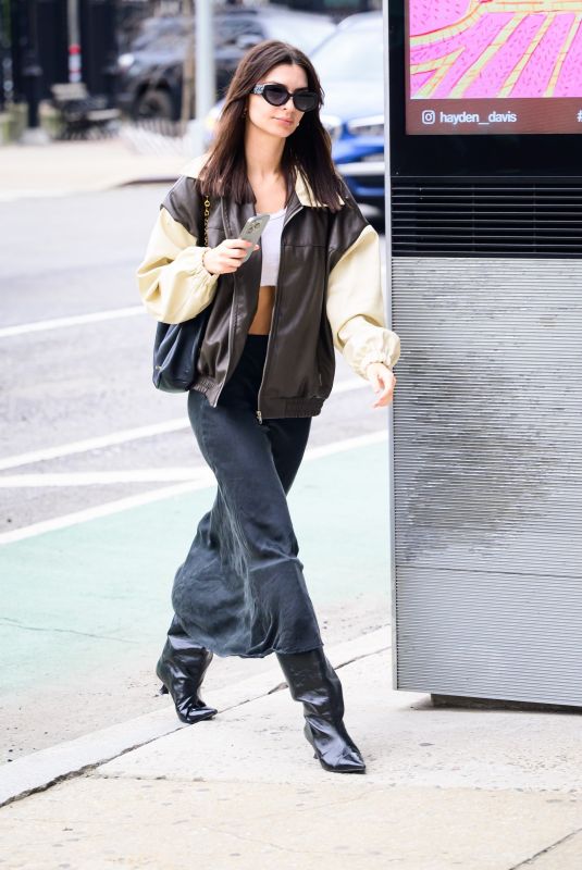 EMILY RATAJKOWSKI Heading to a Photoshoot in New York 03/15/2024