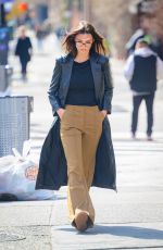 EMILY RATAJKOWSKI Out and About Running Errands in New York 03/04/2024