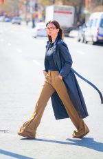 EMILY RATAJKOWSKI Out and About Running Errands in New York 03/04/2024