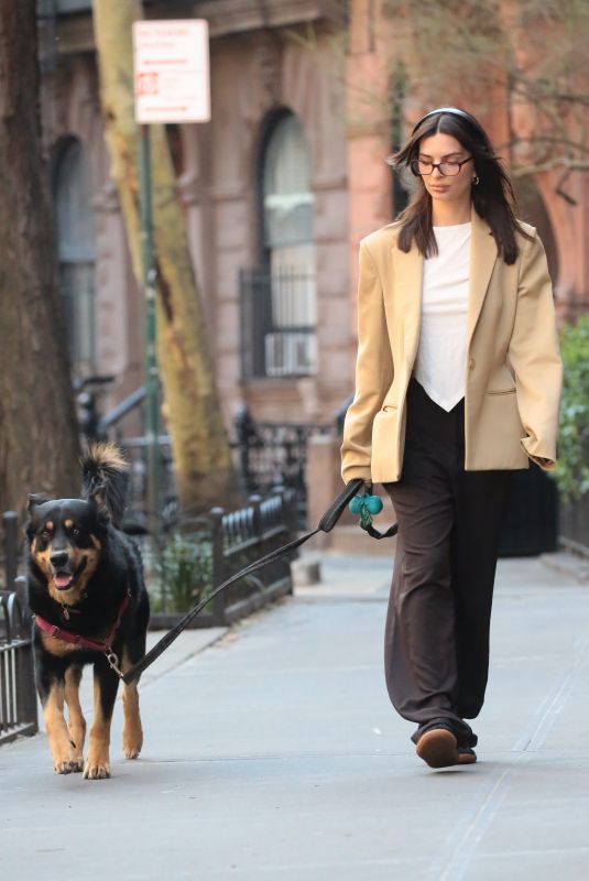 EMILY RATAJKOWSKI Out for Morning Dog Walk in New York 03/14/2024