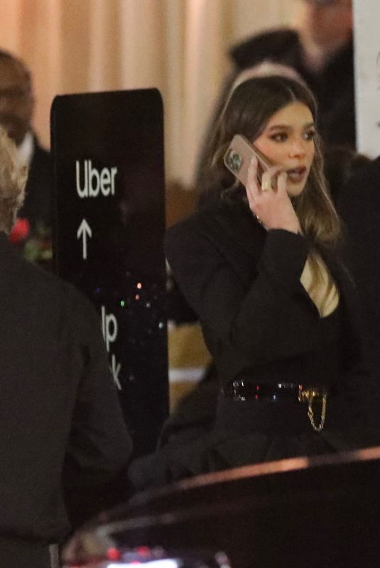 HAILEE STEINFELD Leaves Vanity Fair Oscar Party in Beverly Hills 03/10/2024
