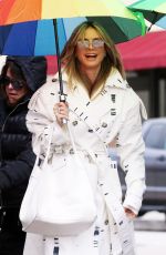 HEIDI KLUM Arrives on the Set of America