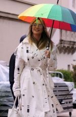 HEIDI KLUM Arrives on the Set of America