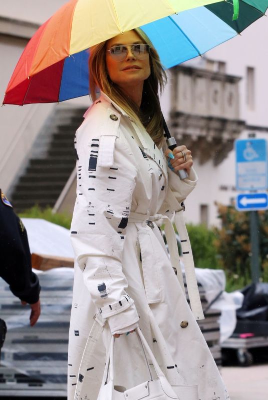 HEIDI KLUM Arrives on the Set of America