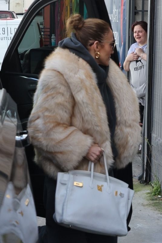 JENNIFER LOPEZ Arrives at a Dance Studio 03/15/2024