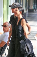 JESSICA ORIGLIASSO and Alex Smith Arrives at Bills Double Bay in Sydney 03/24/2024
