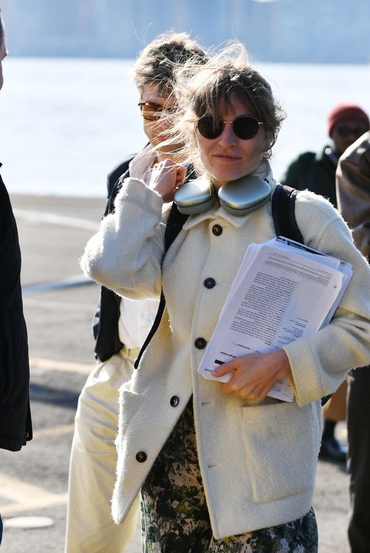 KATE CAPSHAW Arrives at a Heliport in New York 03/16/2024