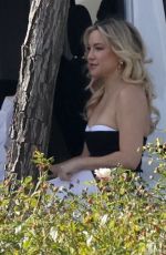 KATE HUDSON on the Set of Mindy Kaling