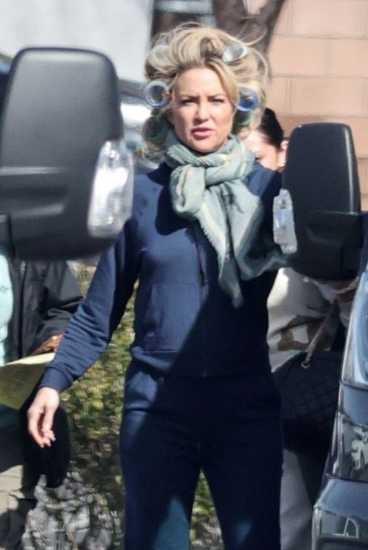 KATE HUDSON Steps Out on Set with Curlers in Her Hair 03/18/2024