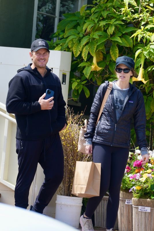 KATHERINE SCHWARZENEGGER and Chris Pratt Out for Flower Shopping in Santa Monica 03/29/2024