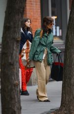 KATIE HOLMES and SURI CRUISE Headinf for a Holiday Weekend Getaway in New York 03/27/2024