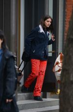KATIE HOLMES and SURI CRUISE Headinf for a Holiday Weekend Getaway in New York 03/27/2024