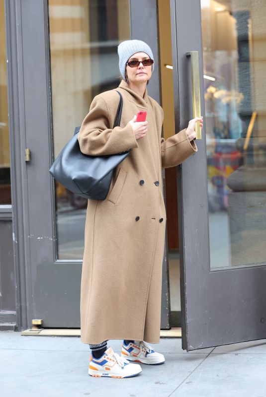KATIE HOLMES Out and About in New York 03/22/2024