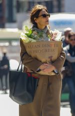 KATIE HOLMES Stocks up Ahead of a Italian Dinner 03/25/2024