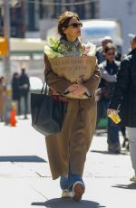 KATIE HOLMES Stocks up Ahead of a Italian Dinner 03/25/2024