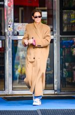 KATIE HOLMES Takes Her Cat to Vet in New York 03/07/2024
