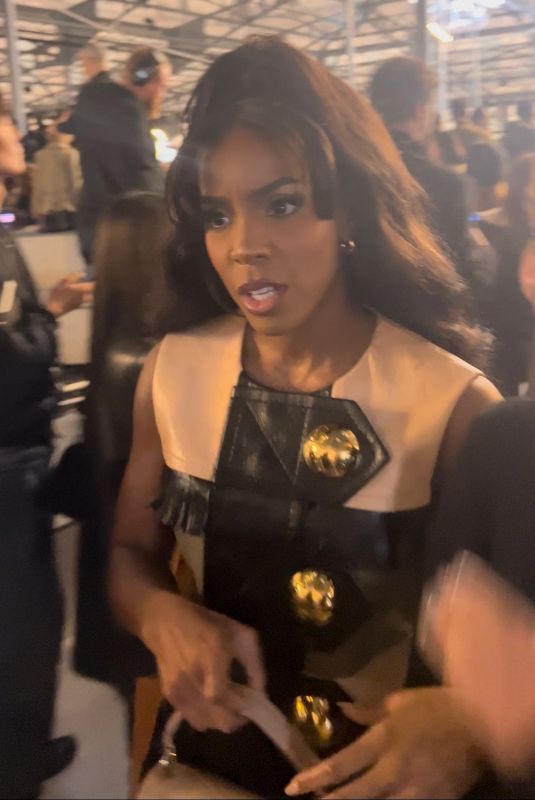 KeELLY ROWLAND at Louis Vuitton Show in Paris 03/05/2024