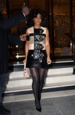 KELLY ROWLAND Heading to Louis Vuitton Fashion Show in Paris 03/05/2024