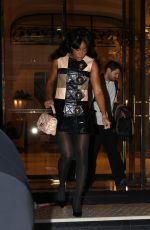 KELLY ROWLAND Heading to Louis Vuitton Fashion Show in Paris 03/05/2024
