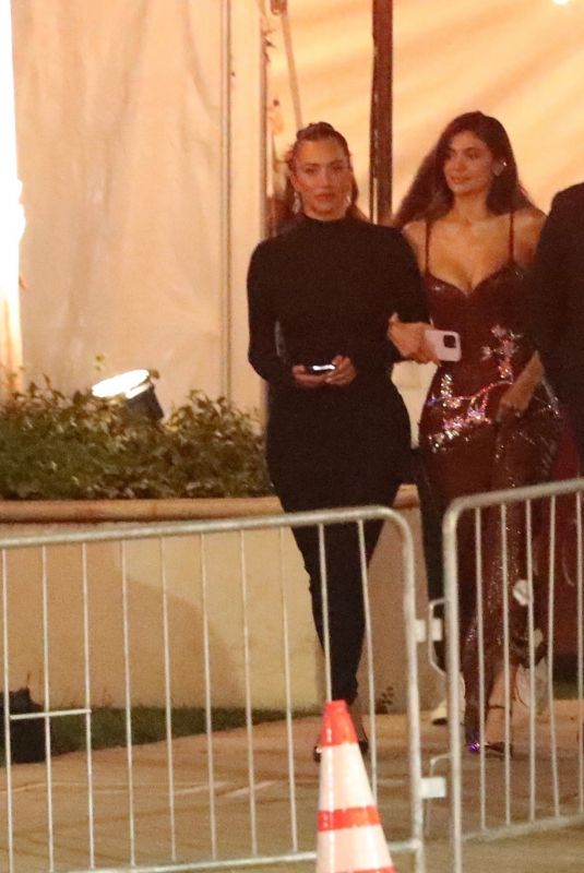 KENDALL and KYLIE JENNER Leave Vanity Fair Oscars Party in Beverly Hills 03/10/2024