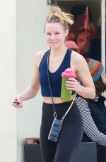 KRISTEN BELL Out for Smoothie in Los Feliz 03/04/2024